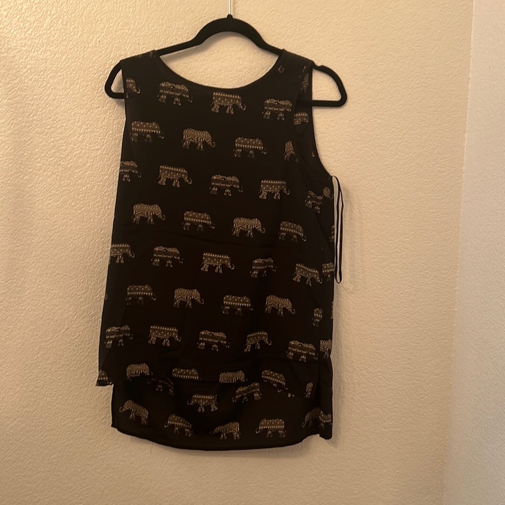 Sleeveless shirt with elephant print, good condition